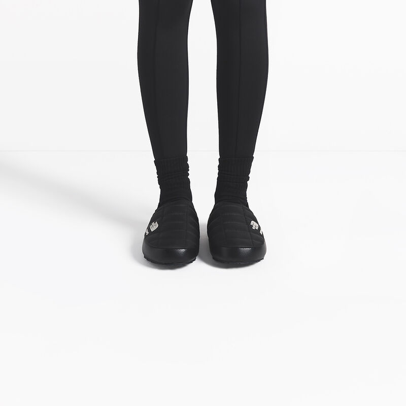 The North Face X SKIMS Thermoball Traction V Mules, SK ONYX, hi-res image number 2